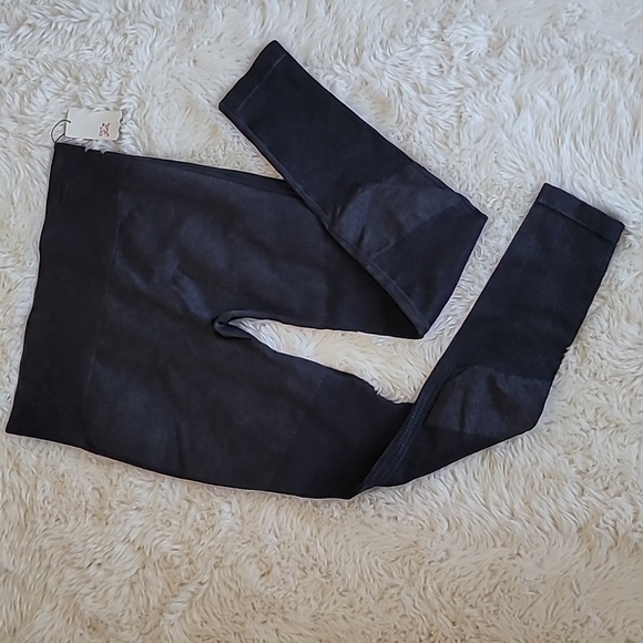 Black Legging - Picture 1 of 6